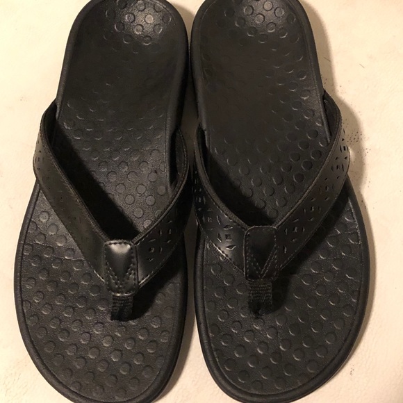 Vionic slippers size 7